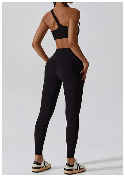 Elevate One-Shoulder Bra black – premium asymmetrical fitness top designed for comfort and style